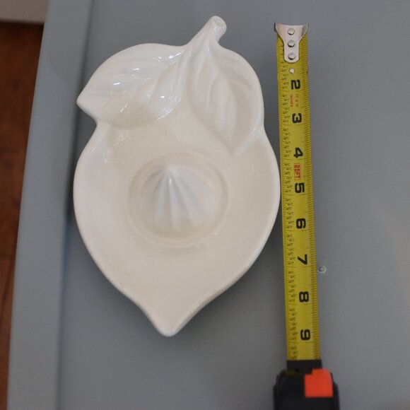 Cream Colored Lemon shaped Citrus Manual Juicer Made in Portugal - Picture 6 of 10